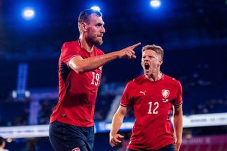 MS fotbal | Chorý burcuje: Musíme být sebevědomější! Promluvil i o ženské rozhodčí - Sport.cz